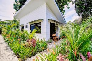 Paradise Studio- Pool, beach, yoga