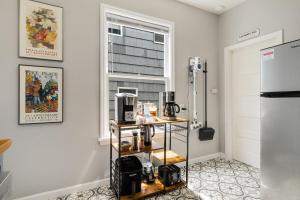 Downtown Home Walk to Restaurants and Waterfront