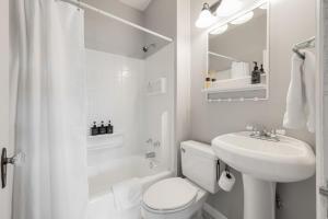 Downtown Home Walk to Restaurants and Waterfront