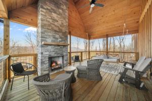 Ritzy Bear Lodge, Game Room, Mountain Views, WIFI, Fireplace on deck, arcade Game