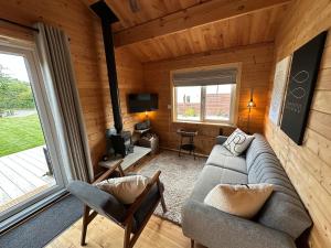 The Cabin log fire cosy home sleeps 4