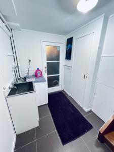 Quiet 3BR Family Home with Parking South Auckland