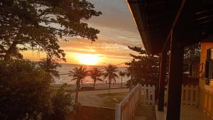 Casa 4 quartos, 2 suítes, piscina e acessibilidade - Frente para a lagoa