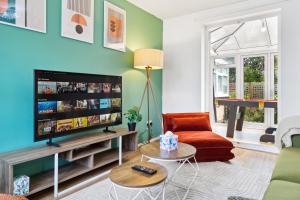 London Tower Bridge Entire House! Garden, Free Parking, Sleeps up to 6!