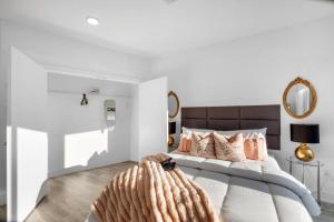 Premium 1BR - Workstation Pool Balcony