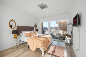 Premium 1BR - Workstation Pool Balcony