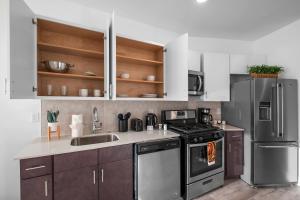 Premium 1BR - Workstation Pool Balcony