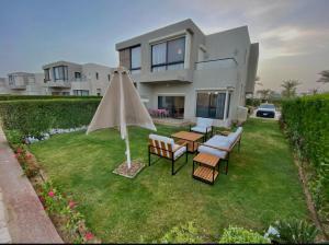 توين هاوس في قرية ازها العين السخنه