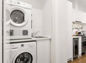 Traditional 2-Bed Terrace House in Millers Point