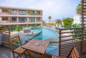 The Iconic Spot - Pool and Sea View