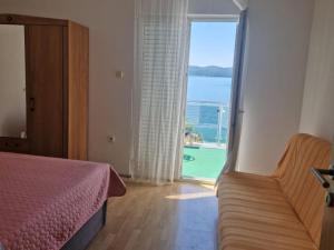 Three- Bedroom Apartment With Sea View A3