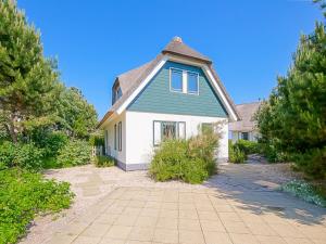 Coastal Garden Escape Near the Dunes