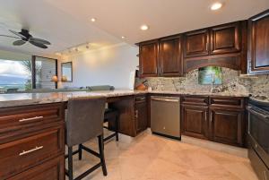 Kahana Reef 111 · KR 111 Renovated OceanFront Condo Romantic Get