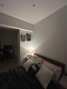 Spacious ensuite room in front of station