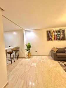 Modern studio in Burgundy