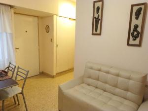 Depto 2 ambientes comodos, Av Luro, zona centro