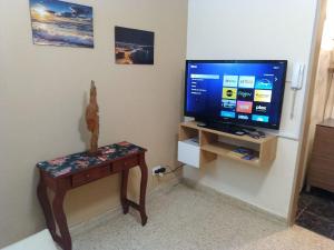 Depto 2 ambientes comodos, Av Luro, zona centro