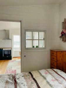 Guesthouse With Sea Views In Heestrand