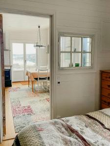 Guesthouse With Sea Views In Heestrand