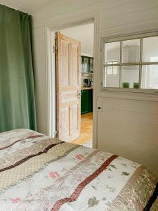 Guesthouse With Sea Views In Heestrand