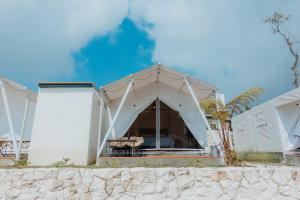 HappyNest Glamping and Villa Dieng