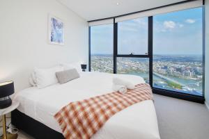 Skyline View High Floor 2BR with Sofa Bed and Free Parking