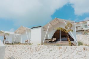 HappyNest Glamping and Villa Dieng