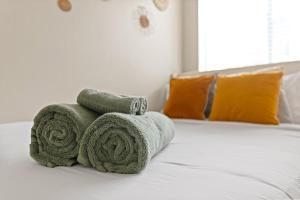 Great 2bd 2bath in MdR! Free parking and pool!