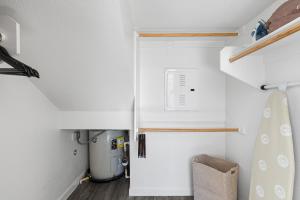 Modern Tempe Retreat Near ASU & Downtown