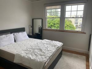 2 Bedroom, Modern Beach Retreat, Walk to Manly Beach & Cafés