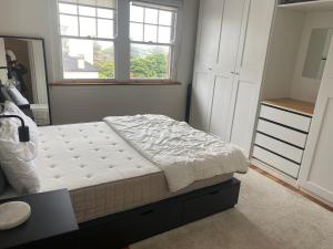 2 Bedroom, Modern Beach Retreat, Walk to Manly Beach & Cafés