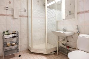 Urban Comfort Apartment By BookLapland