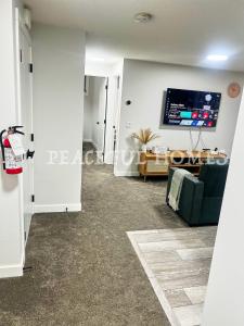 Peaceful Homes - Elegant 2 Bedroom Suite