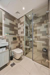 Palm Jumeirah Sea-View Stay - Infinity Pool - Beach - Gym - Padel