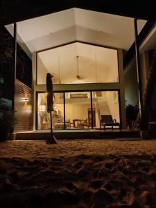 Villa Lily, Beachfront on the sand in Koh Samui
