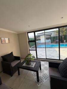 Entertainers delight near the beach & wine routes