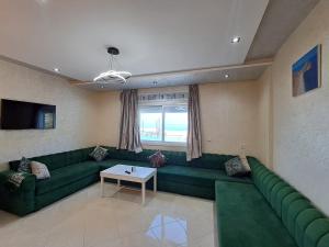 Appartements meublés à louer à Jebha avec une charmante vue sur la 1 mer