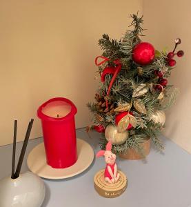 Cozy Colorful Stay near Hongdae and Airport Line for up to 6 Guests with Luggage Storage