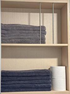 2nd floor 6 people private house 3 rooms and 4 beds family, friends