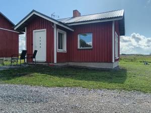 Ilmastoitu mökki nelostien varrella