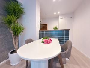 Sanmi Saint Le Brun102 fifteen minutes direct to Shinsaibashi Namba shopping area near Tengachaya direct to Kyoto