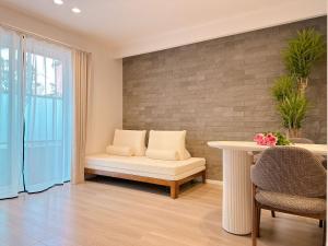 Sanmi Saint Le Brun102 fifteen minutes direct to Shinsaibashi Namba shopping area near Tengachaya direct to Kyoto