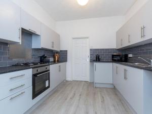 Pass the Keys 5-Bed Darlington Great for Groups Longer Stays