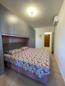 Z37 4bed, terrace, tennis and summer pool, 10 min Milan