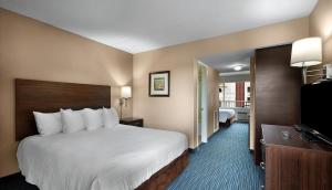 Queen Room with Two Queen Beds room in Breakers Resort Hotel