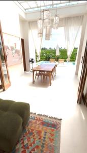 3BR 6 person luxury spacious brand new Family Villa with Rice Field and Sunset Views - Kedungu