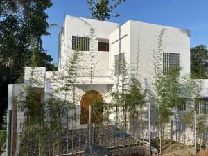 3BR 6 person luxury spacious brand new Family Villa with Rice Field and Sunset Views - Kedungu