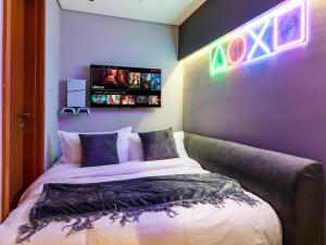 MegaLuxury Beachfront with Panoramic Ain Dubai Views in JBR, Sleep 12