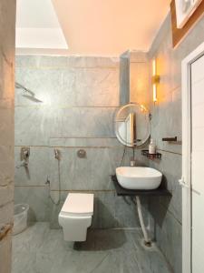 Premium bedroom with washroom 101 I Zero mile