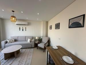 First Row to Pyramids 2BDR Apt